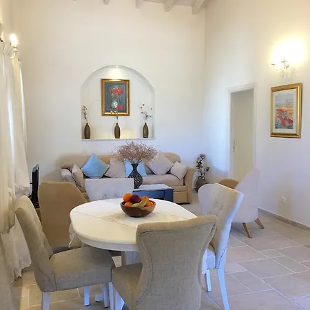 Villa Fioris Anapaftiria
